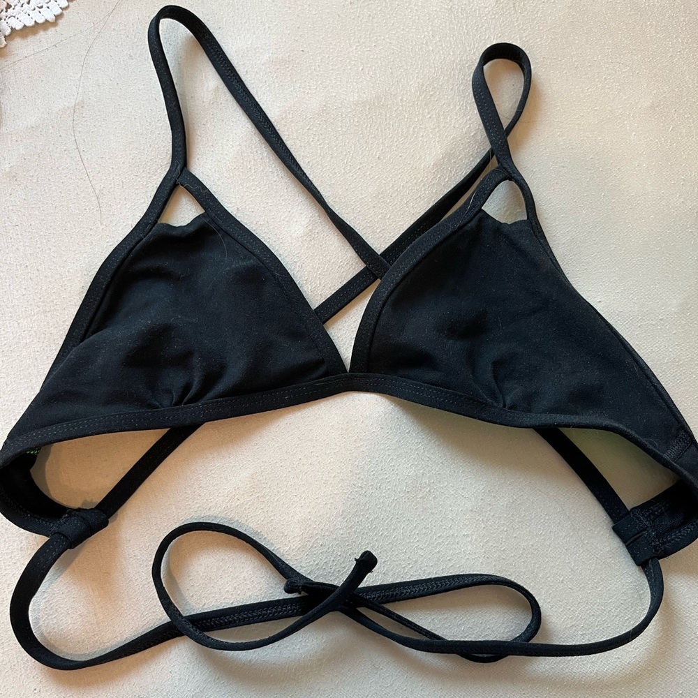 Black Jolyn Finn Tie back!